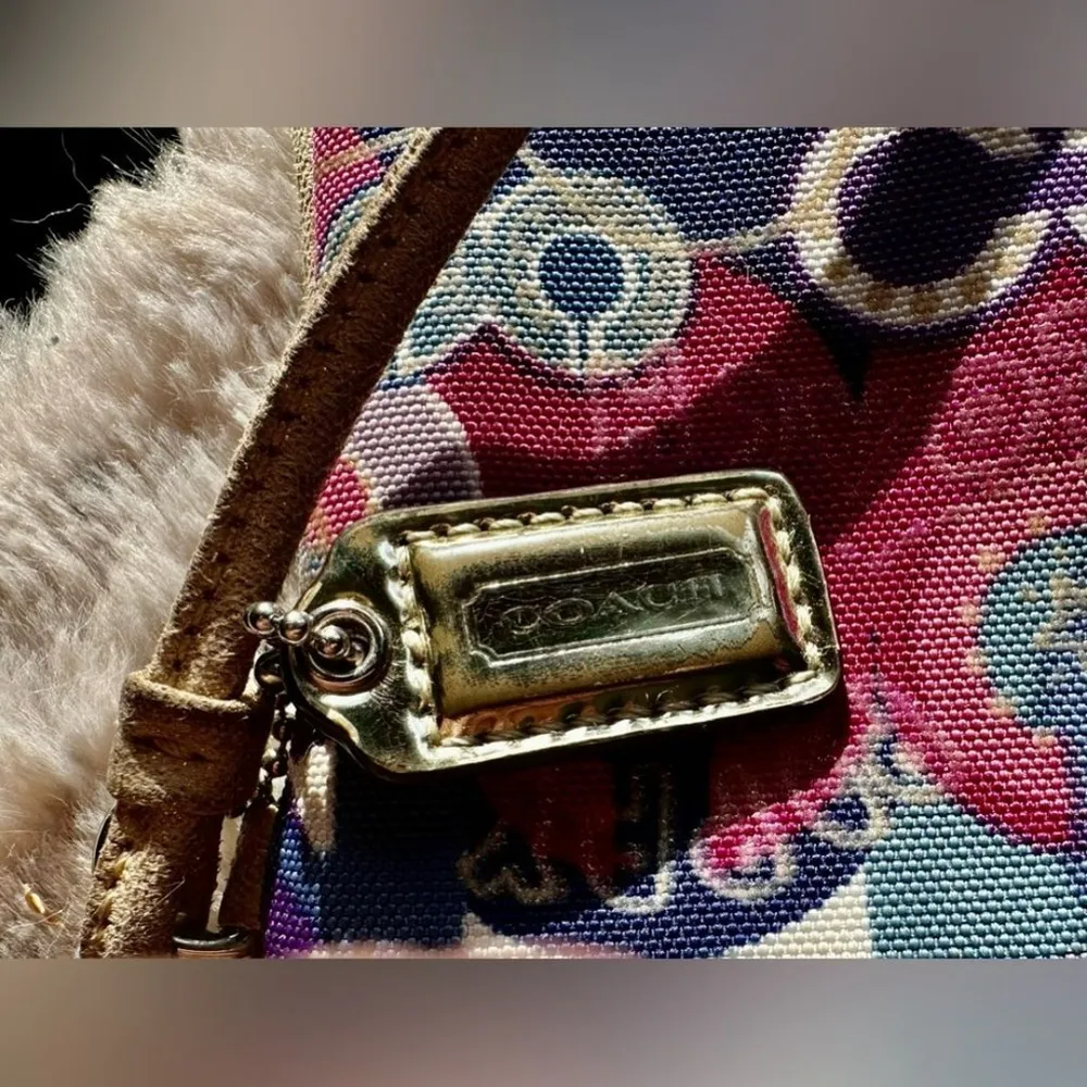 COACH Signature Pink Poppy Wristlet Lavender Metallic - Image 3