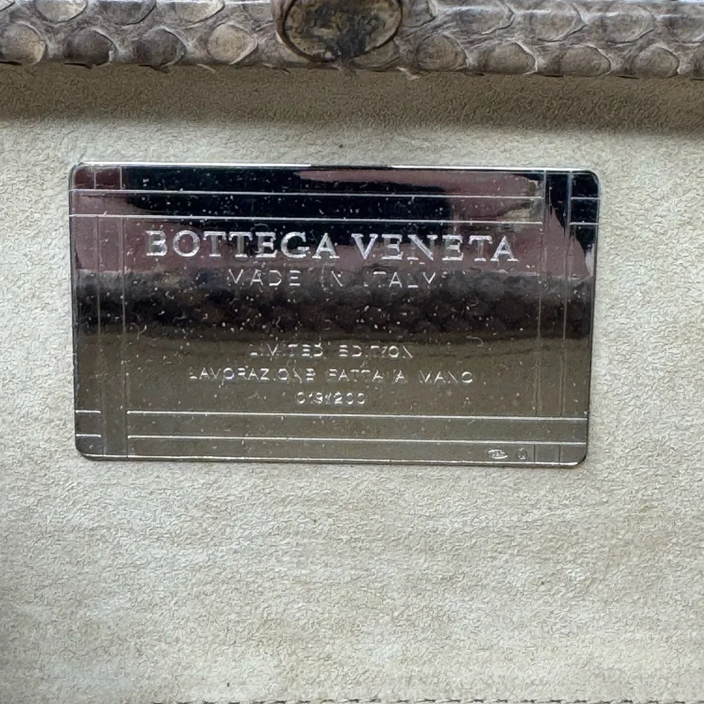 Bottega Veneta Brown Tortoise Appliqué & Python Knot Clutch Limited Edition - Image 6