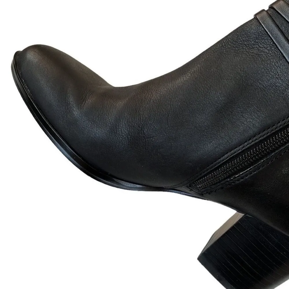 Euc  Leather Ankle Boots - Image 6