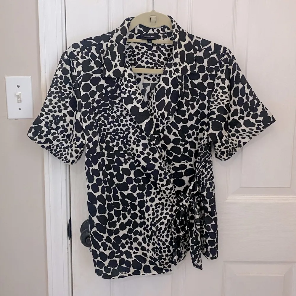 Who What Wear Black & Cream Giraffe Print Short Sleeve Wrap Top - Image 2