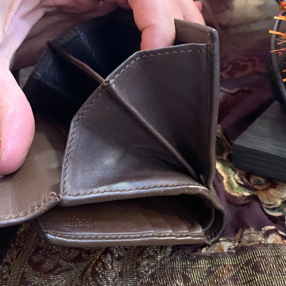 Authentic GUCCI Monogrammed interlocking GG canvas / leather snap card / wallet - Image 13