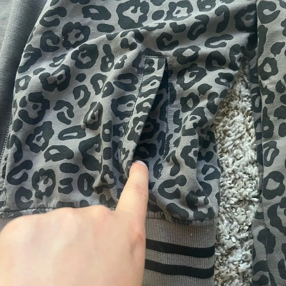 Sundays Zero Chetah Bomber Jacket Women’s Size M - Image 9