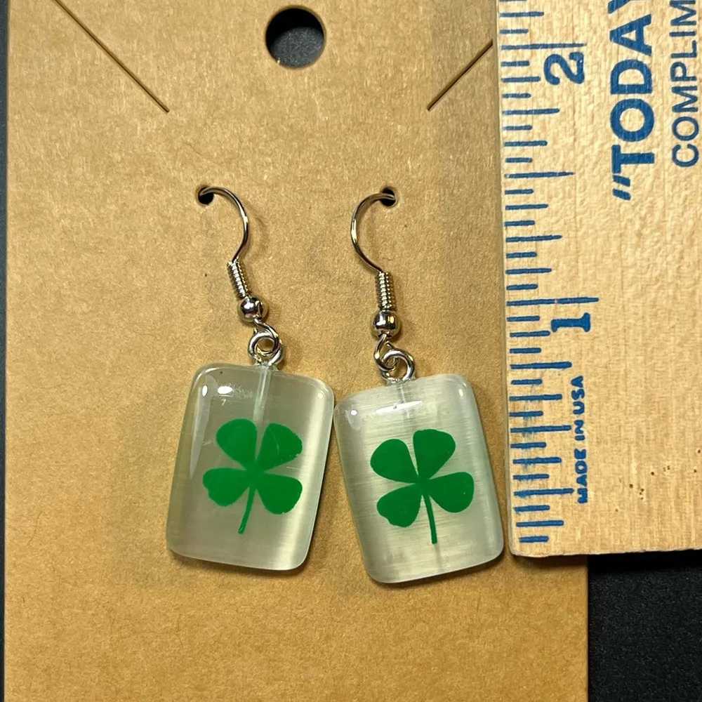 Four Leaf Clover Rectangle Dangle Pierced Earrings New - Image 3