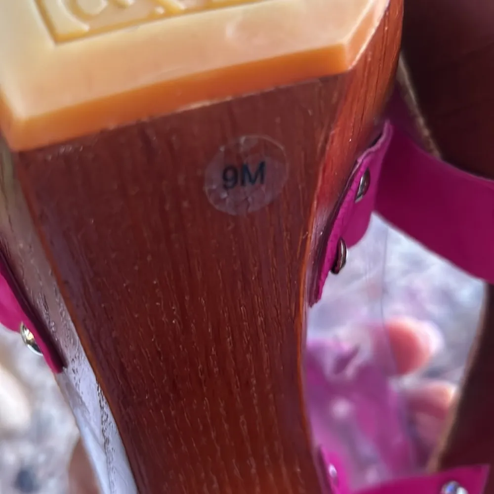 Gianni Bini Fuschia Flame Retro Glam Wood Block Heels - Image 7