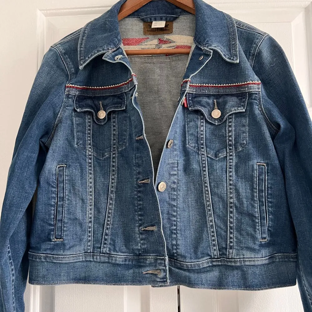 Levi's Cropped Denim Jacket with Red and white embroidered Detail   Size L - Image 3