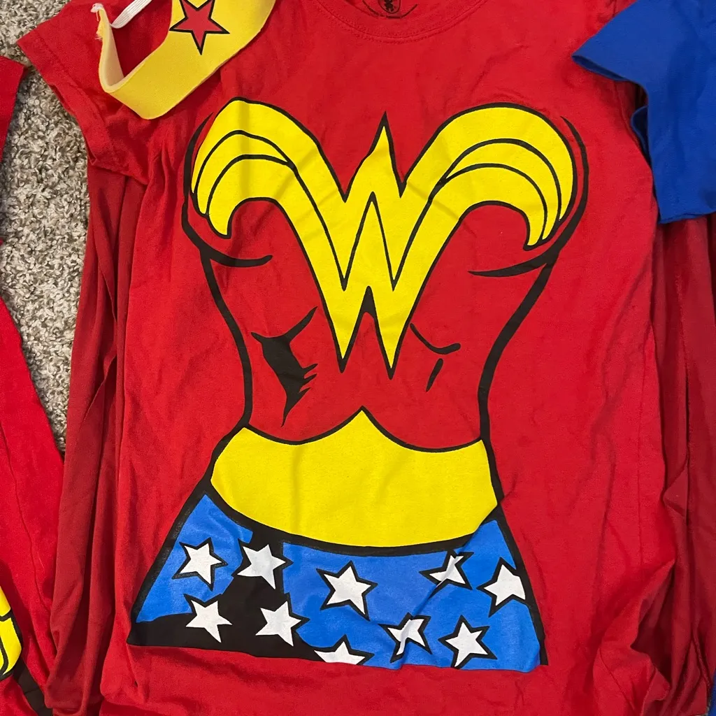 Set of three women’s‎ superhero shirts Red Size 6 - Image 4