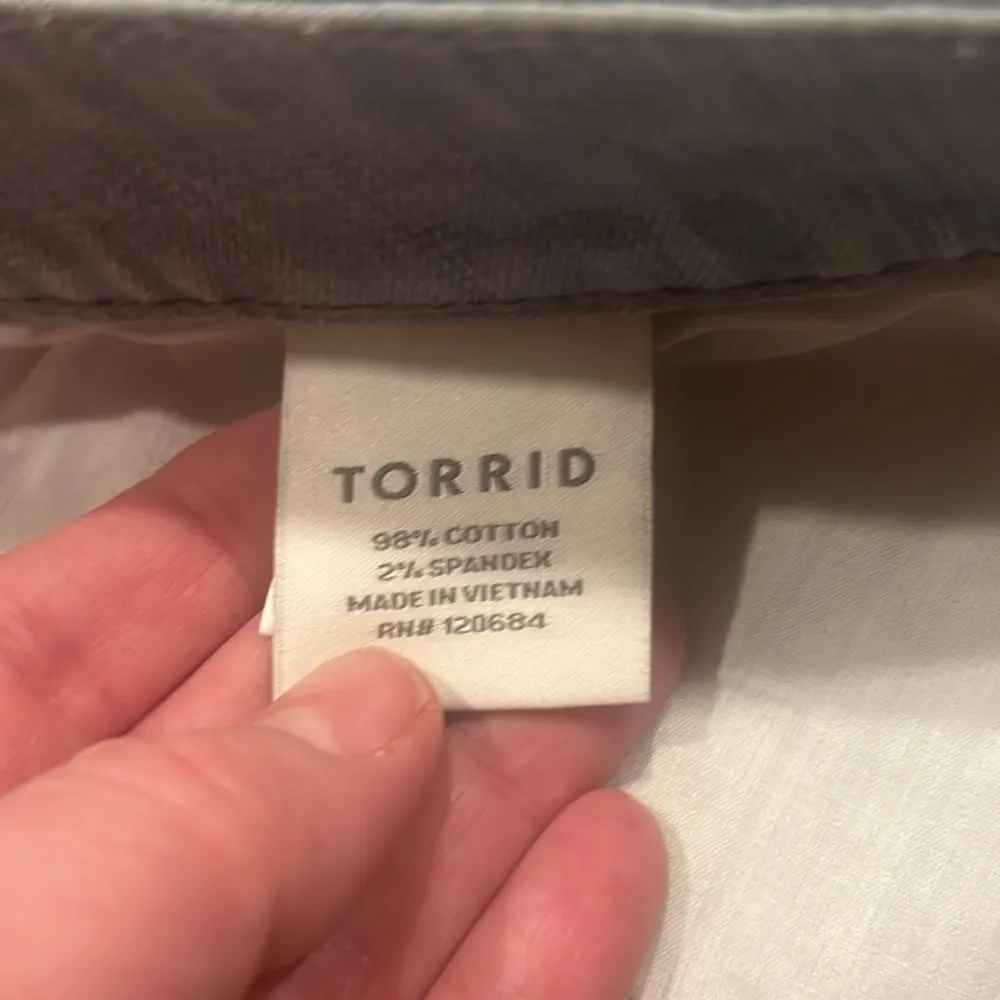 Torrid women’s light blue distressed jean shorts plus size 22. - Image 3