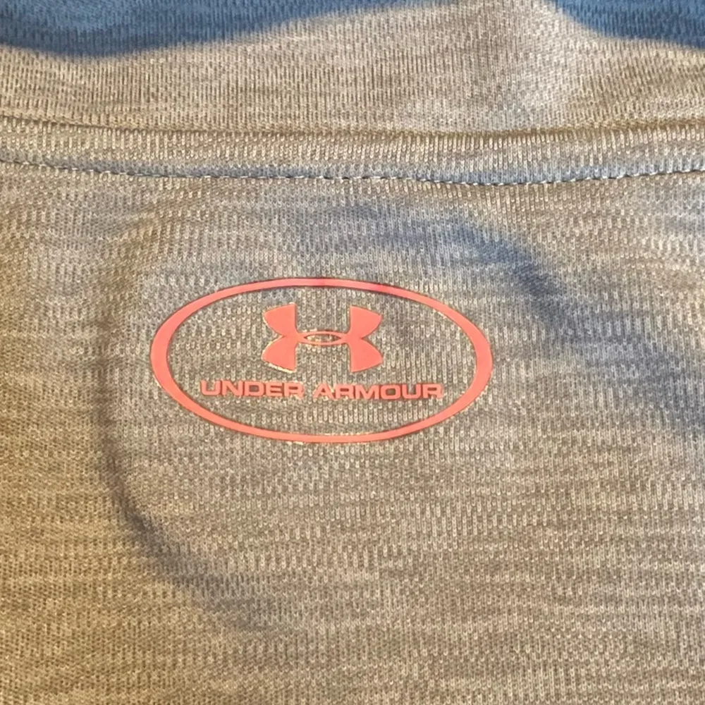 Under Armour Women’s Athletic Pullover Semi Fitted Heat Gear C4 51425 - Image 5