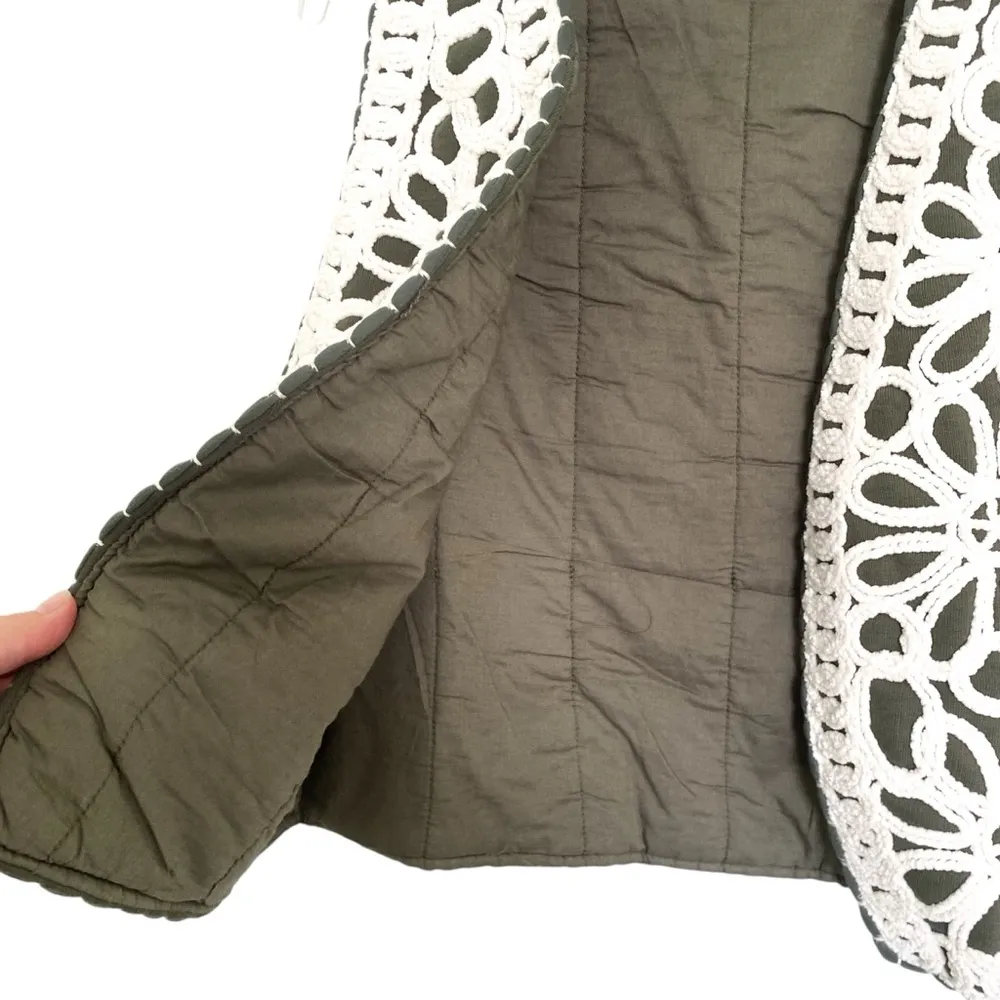 Zara Green Knit Floral Embroidered White Crochet Bohemian Western Vest Medium - Image 2