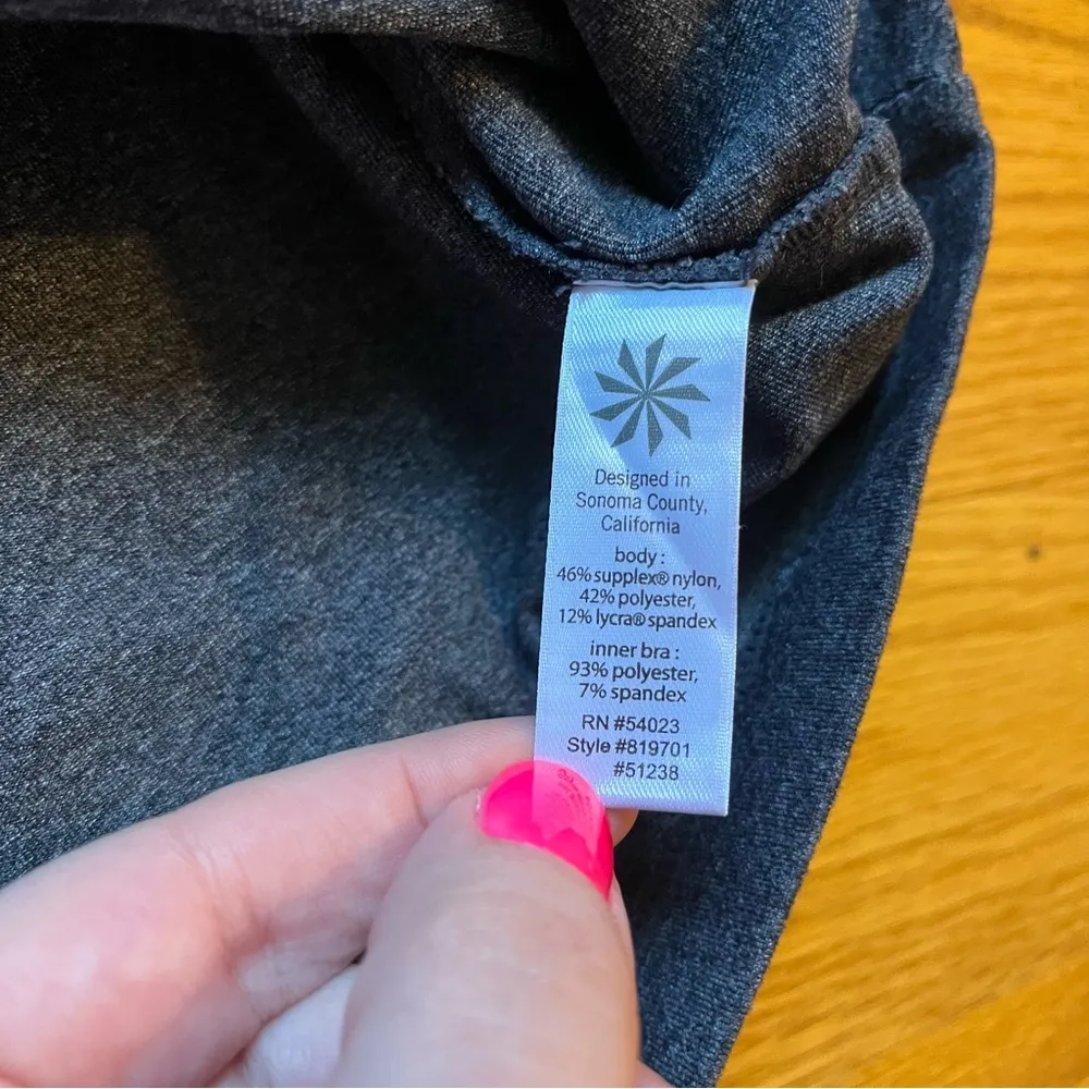 Athleta gray equator strappy back tank top size large - Image 4