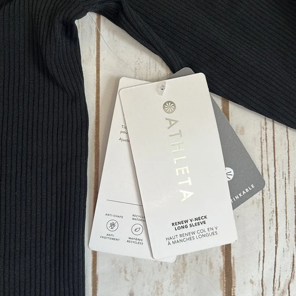 Athleta Renew Seamless Long Sleeve V-Neck Top in Black Size Medium - Image 6