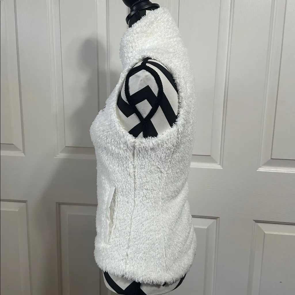 Patagonia Women's Soft White Vest - Image 3