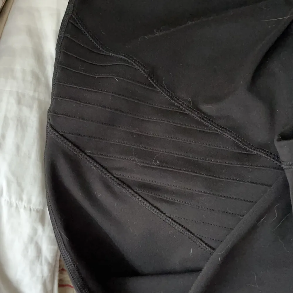 Old Navy Capri leggings BN Size M - Image 2