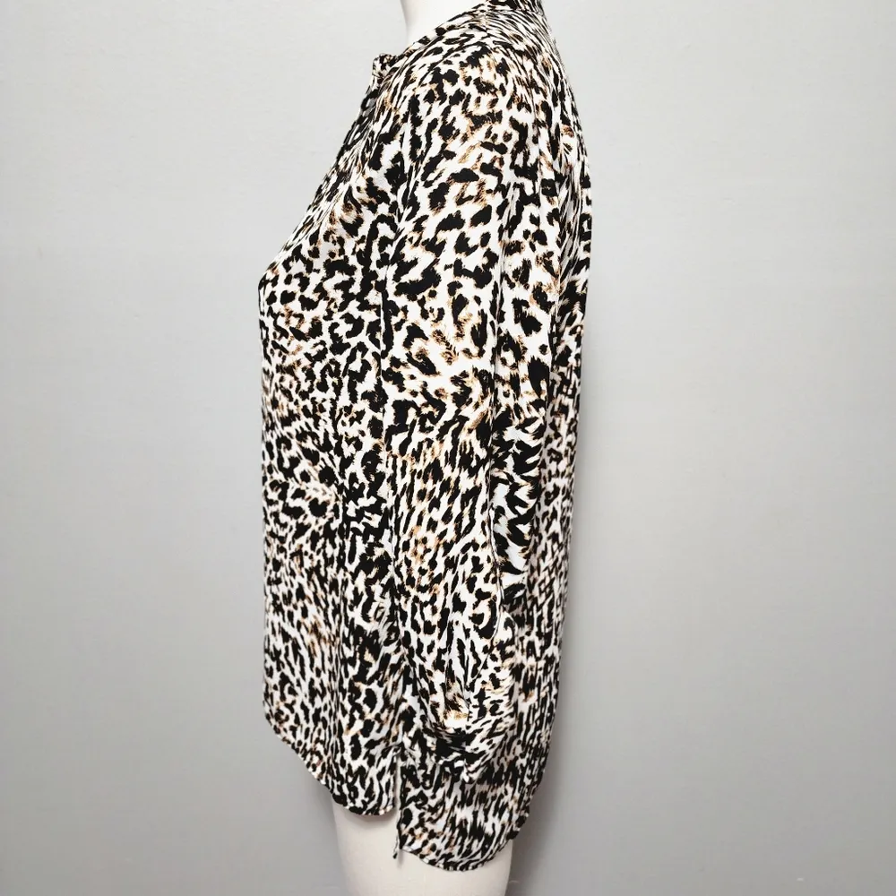 A.n.a leopard print roll tab popover high low blouse size small - Image 5