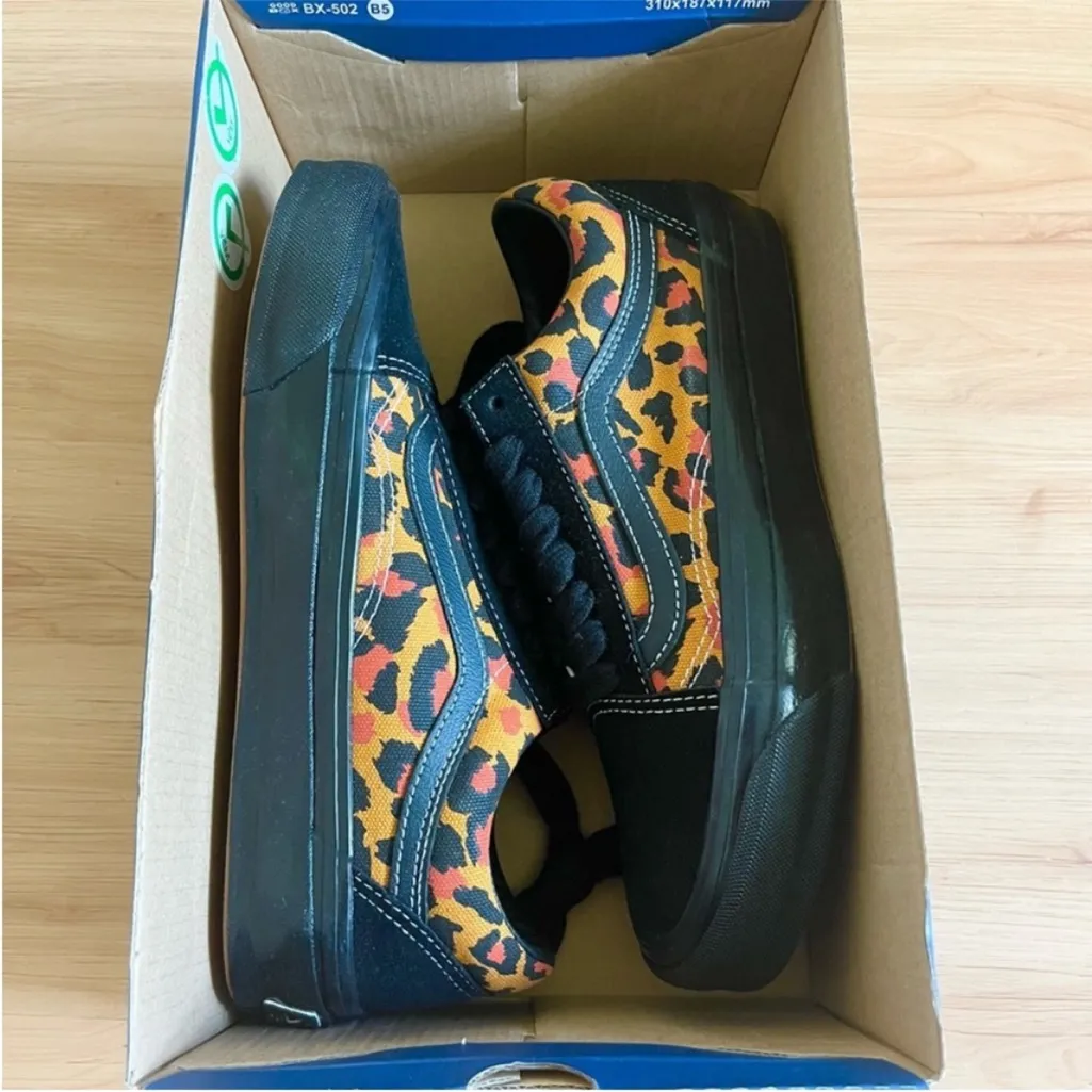 Vans Premium Old Skool Leopard
Shoe Women 9.5 US Mens 8.0 US - Image 11
