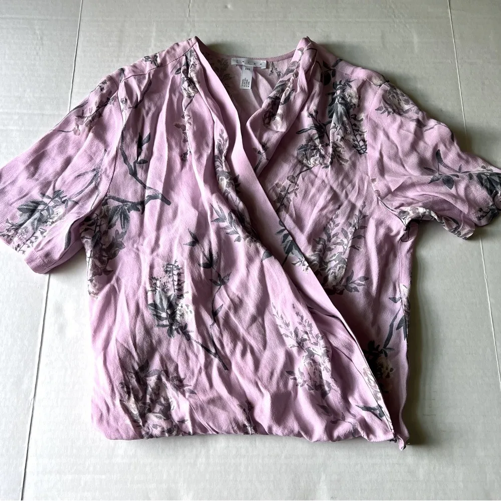 NWOT  faux wrap short sleeve top XXS Lilac floral print - Image 2