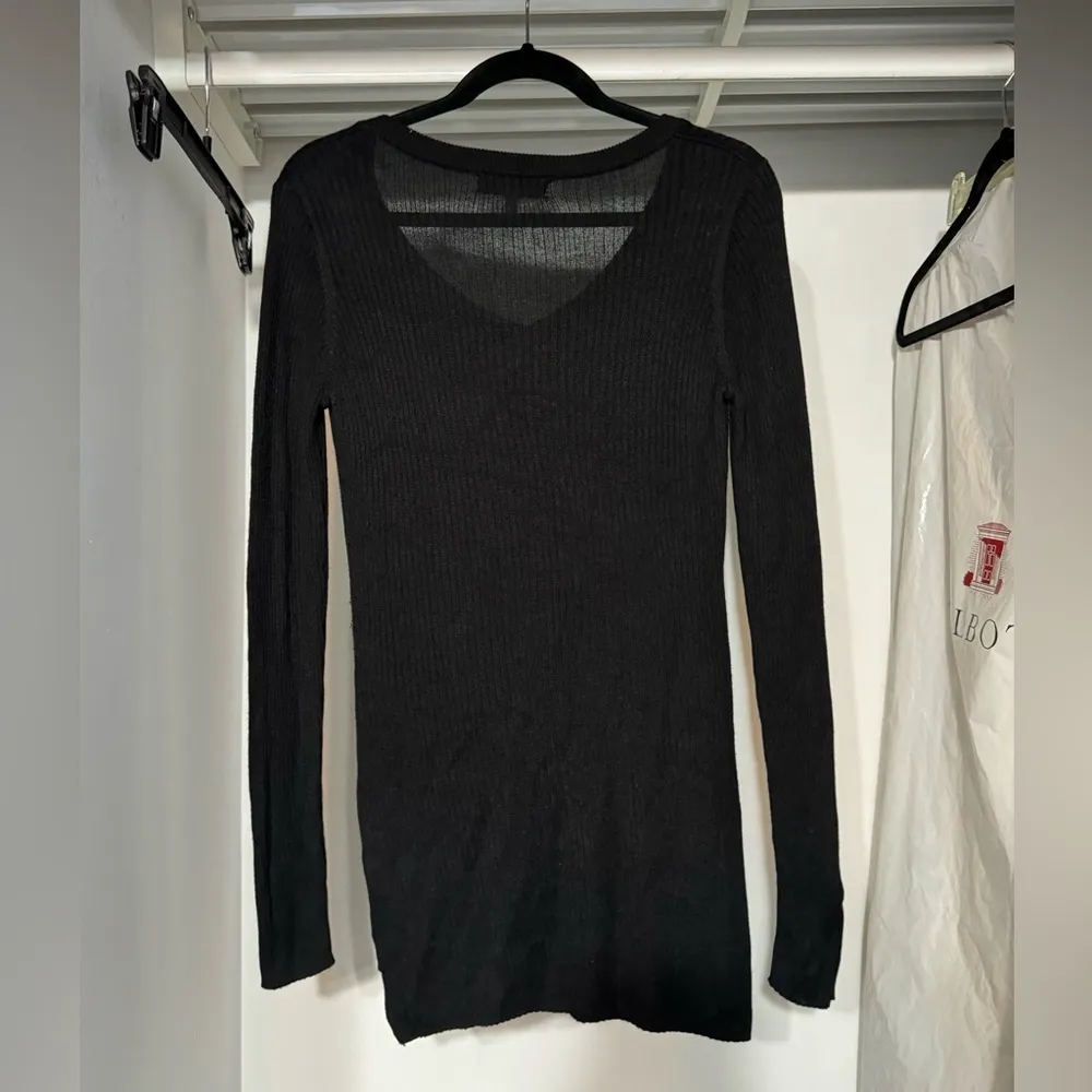 EUC Anthropologie John + Jenn black v neck long sleeve light sweater / top S - Image 2