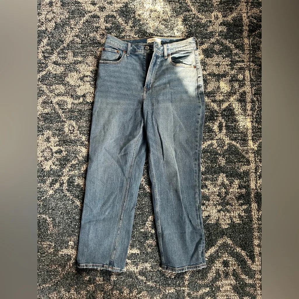 Curve Love Ultra High Rise Ankle
Straight Jean SIZE 28 SHORT - Image 2