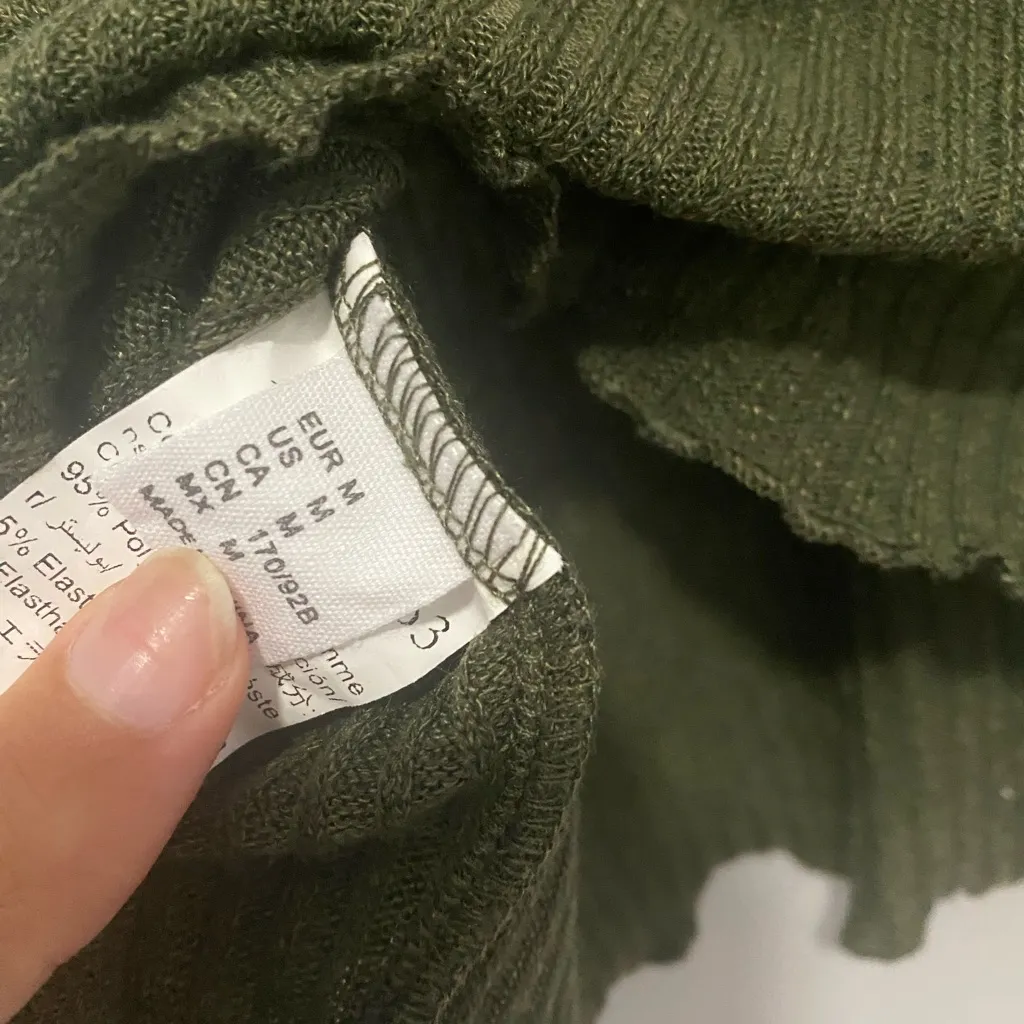 Green Cropped Ruffle Hem Tank Top Size Medium - Image 3