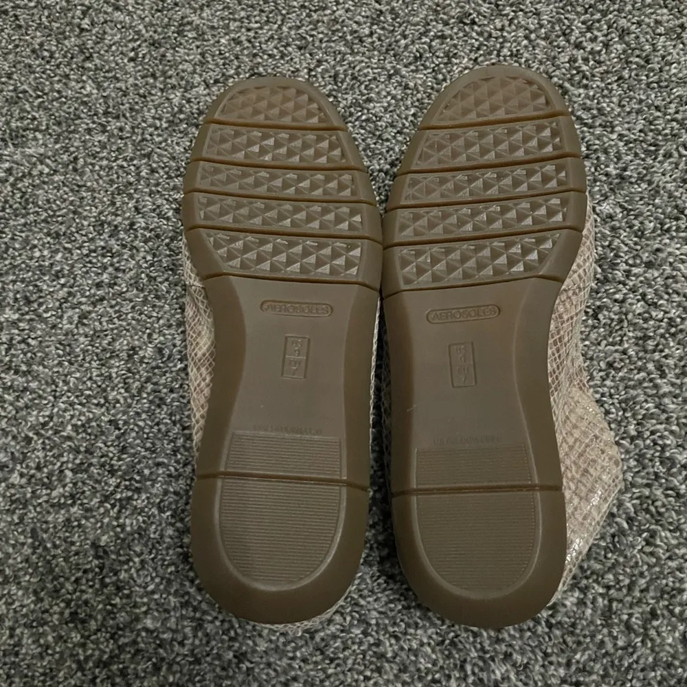 Aerosoles Beige Snake Print Slip On Flats Loafers 9W - Image 3