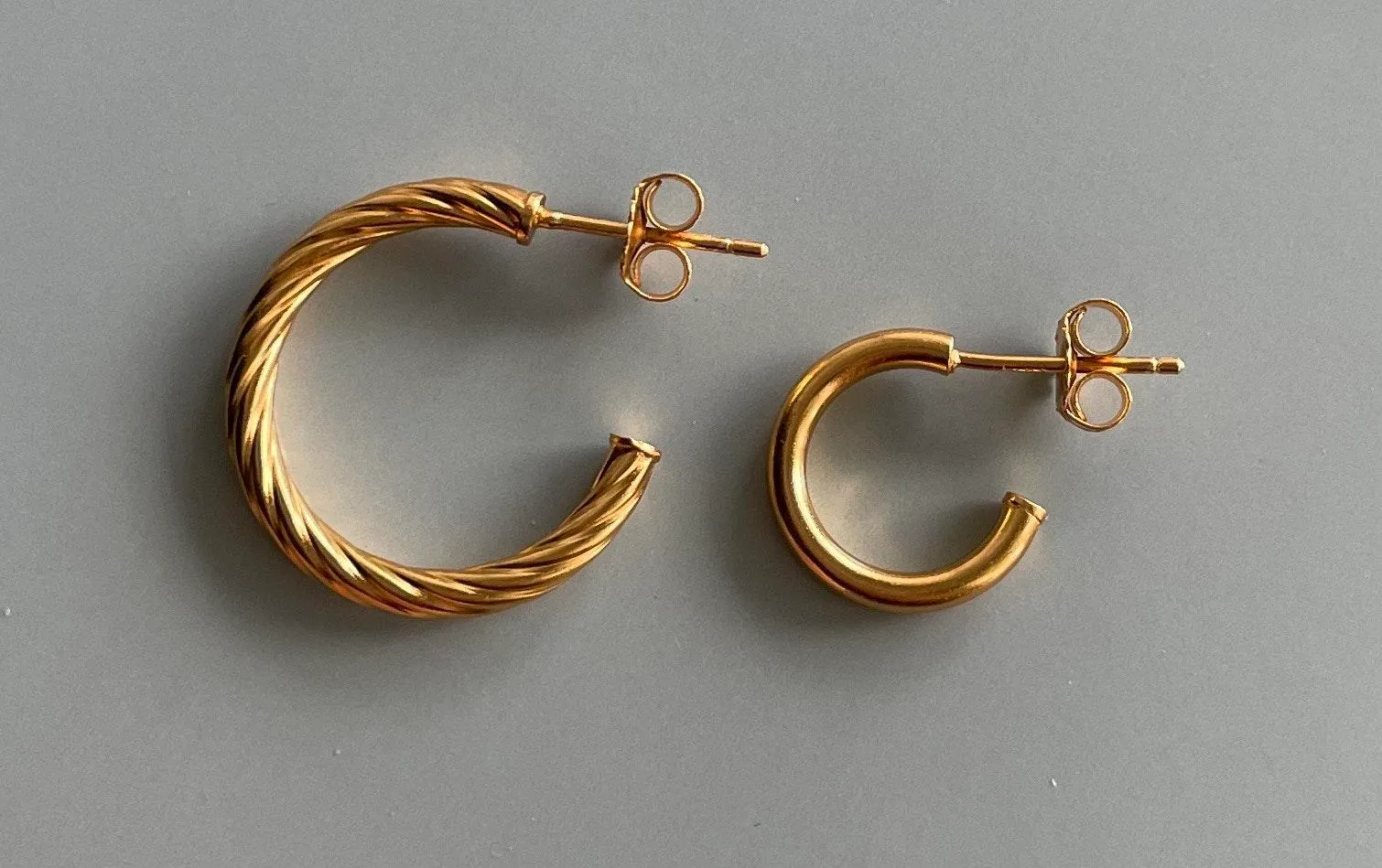 2 pieces C hoop earring/ mismatch earring - Image 3