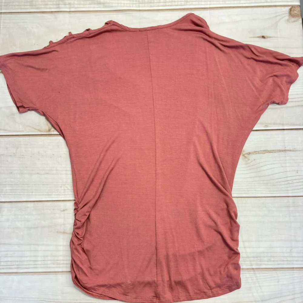 Inner Beauty Mauve Short Dolman Sleeve Single Shoulder Cutout Shirred Hem Top Size L - Image 11