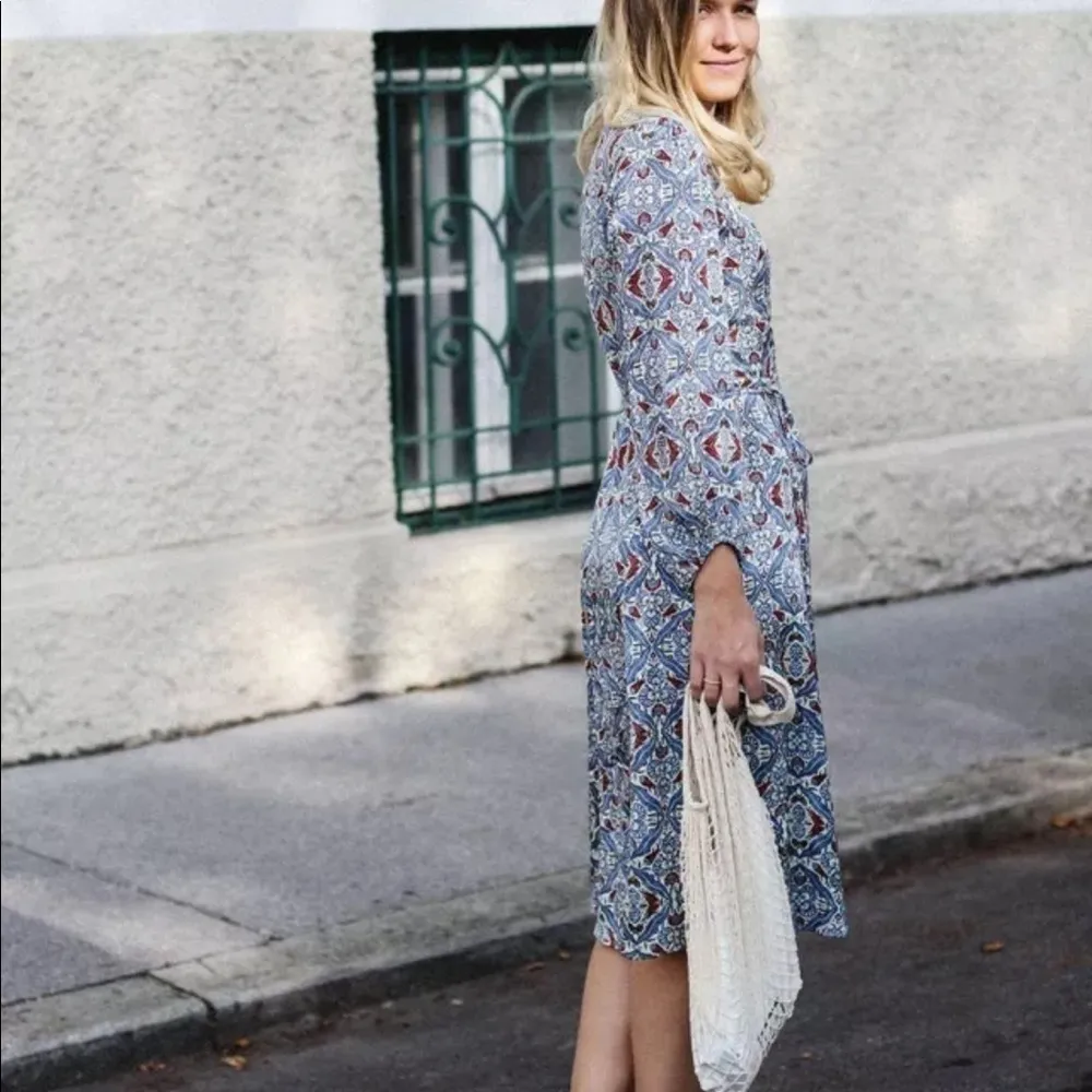 NEW Zara Floral‎ Print Midi Wrap Dress Blue Small - Image 3