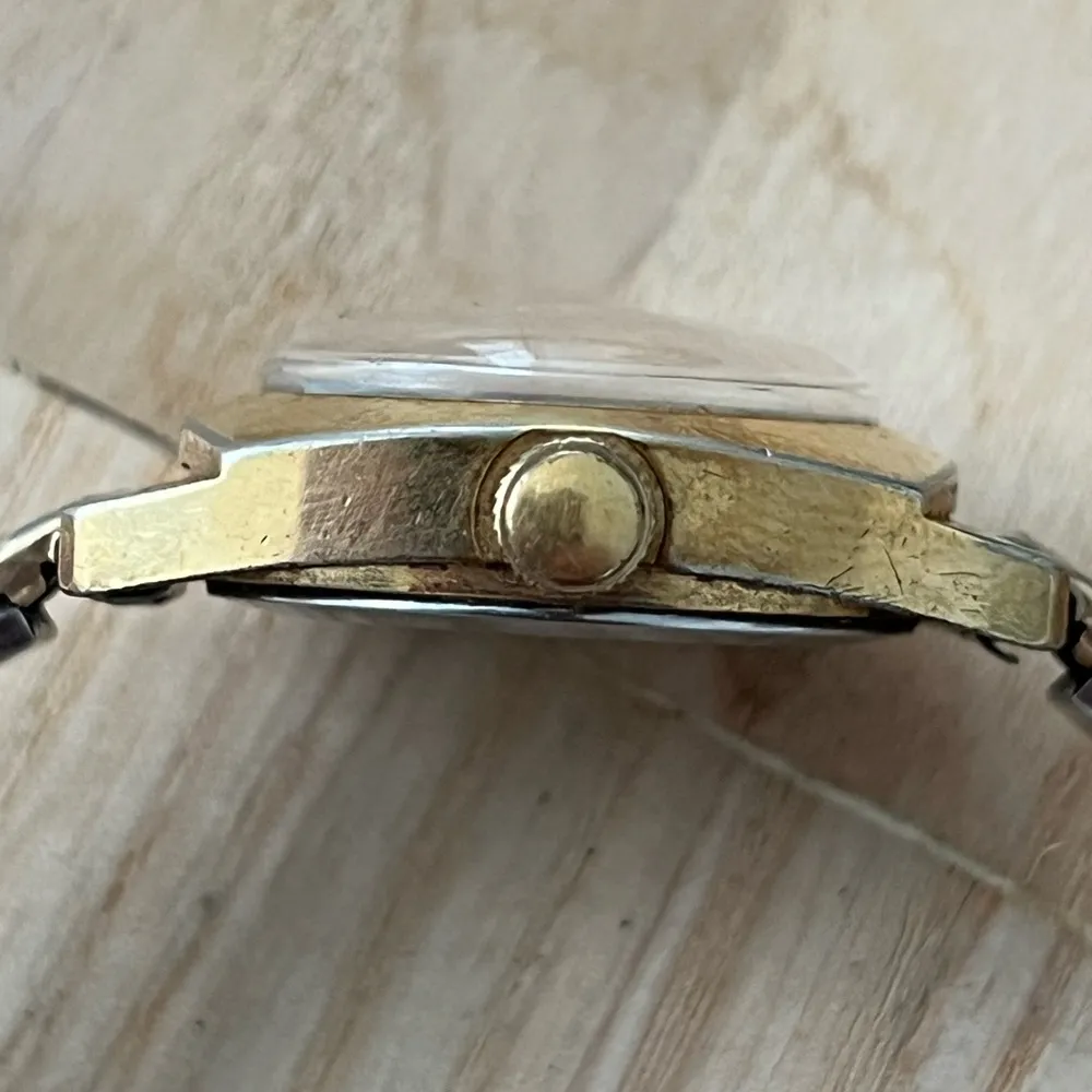 Timex Vintage Mechanical Ladies Watch Gorgeous Black Dial White Markers Gold - Image 9