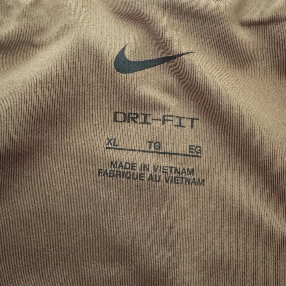 Nike One Women's Dri-FIT Mid-Rise 3" Brief-Lined Shorts tan size XL NWT - Image 4