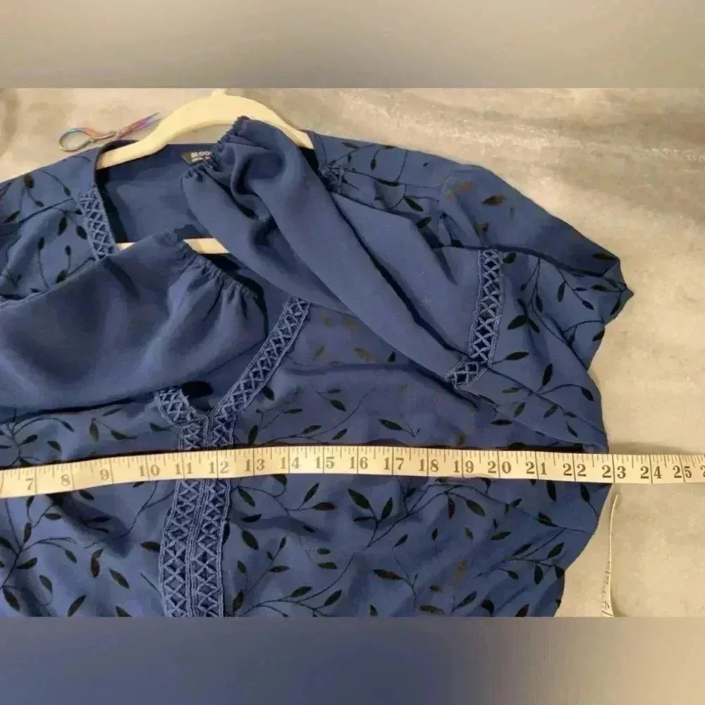 BloomChic Blue Black Velvet Floral Balloon Sleeve V Neck Ruffle Top Size 16 - Image 10