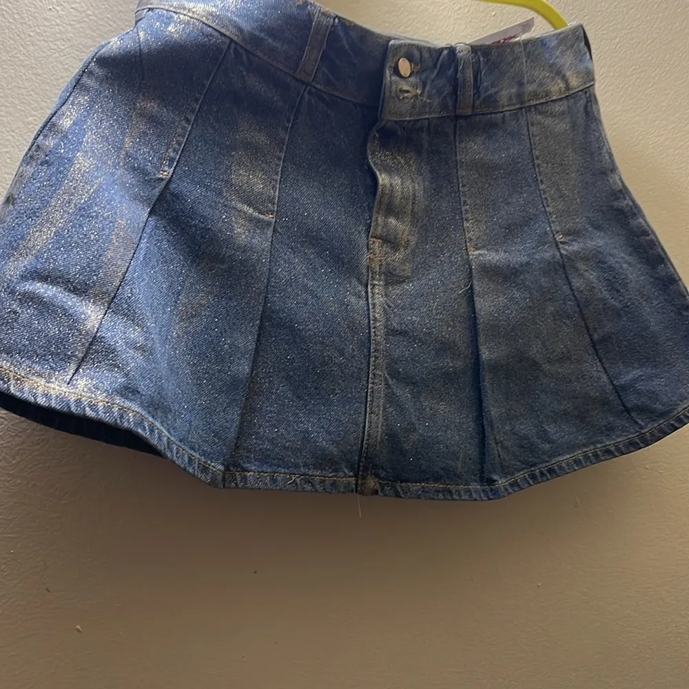 ZARA Pleated Jean Skirt with Gold Shimmer size small - Image 4