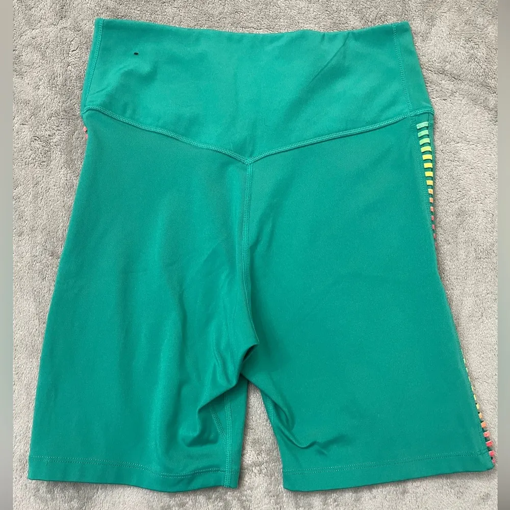 🌮NIKE Women’s One Rainbow 7-Inch Shorts, Small - Image 7