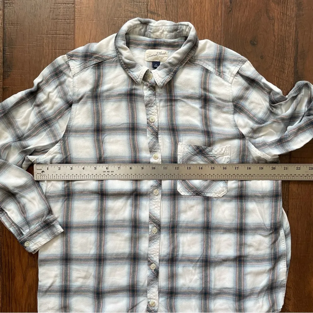 UNIVERSAL THREAD flannel button down shirt, size XL - Image 4