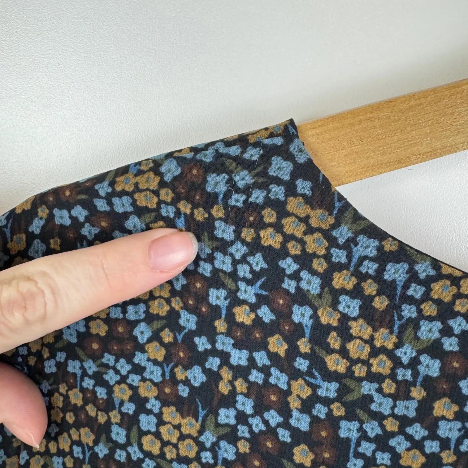 Cabi Poise Ditsy Floral Dress Medium V-Neck Long Bell Sleeve Boho Retro Fall - Image 4