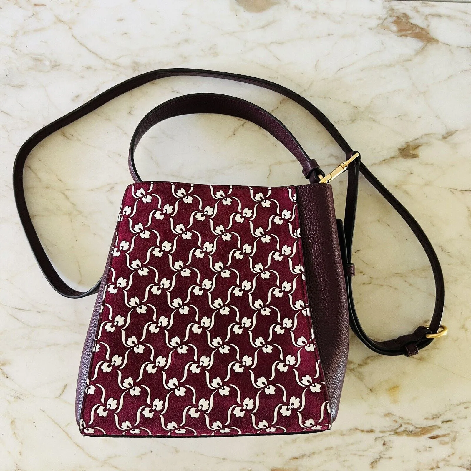 TORY BURCH McGraw Burgundy Leather High Frequency Small Bucket Crossbody Bag - Image 6