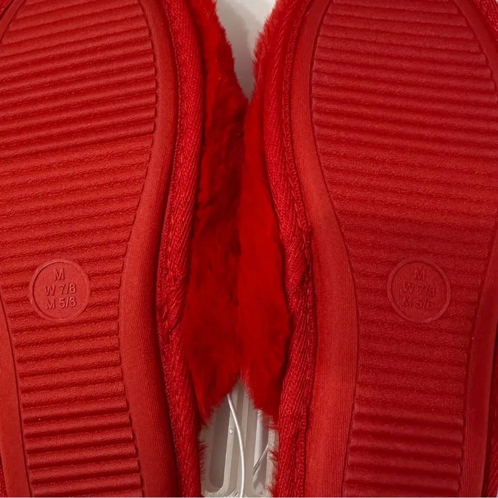 NWT Target Bullseye Red Plush Fuzzy Slippers Size M W7-8 M5-6 - Great Gift Idea - Image 8