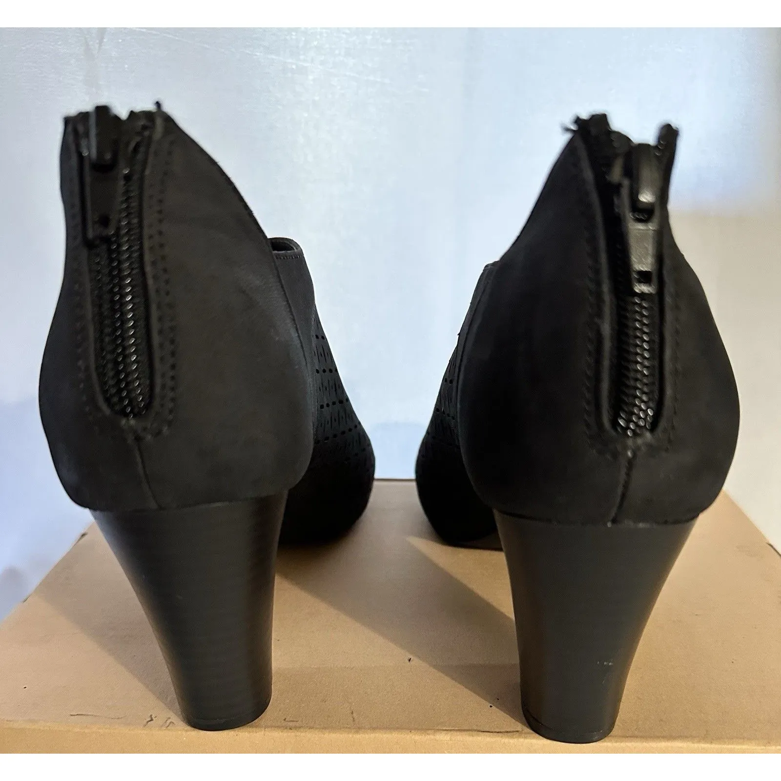 Giani Bernini Alanny Perforated Black Booties Peep Toe Block Heel Shoes Sz 8.5 - Image 6