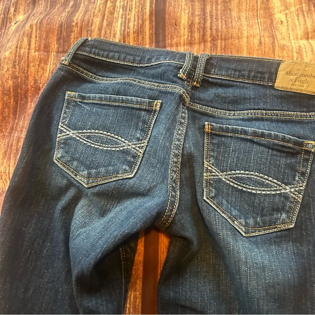 Women’s Abercrombie & Fitch Low Rise Straight Jeans Size 4 - Image 3