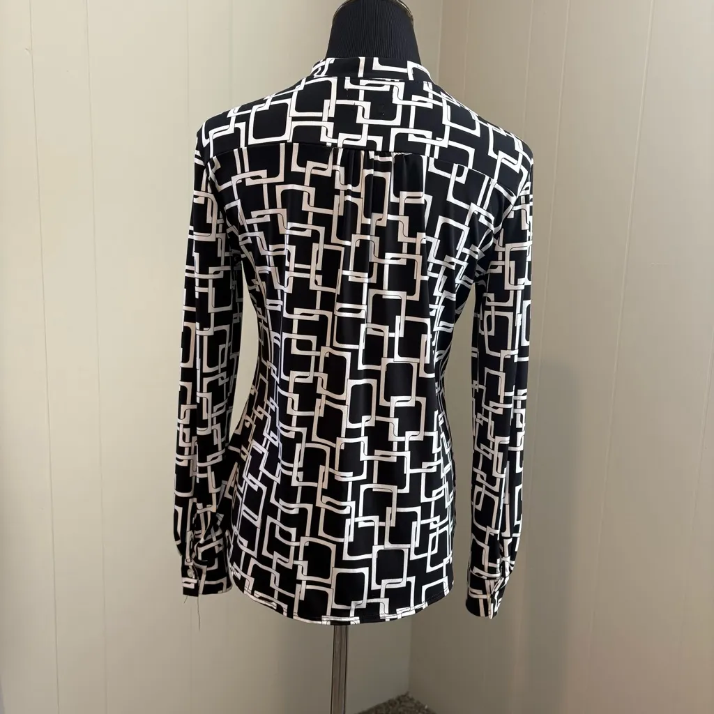 Van Heusen Women’s M Black Patterned Button-Up Shirt Business Casual**READ** - Image 6