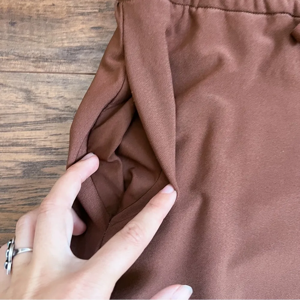 Joie • pull on pants tapered leg brown knit drawstring waist split hem jogger - Image 7