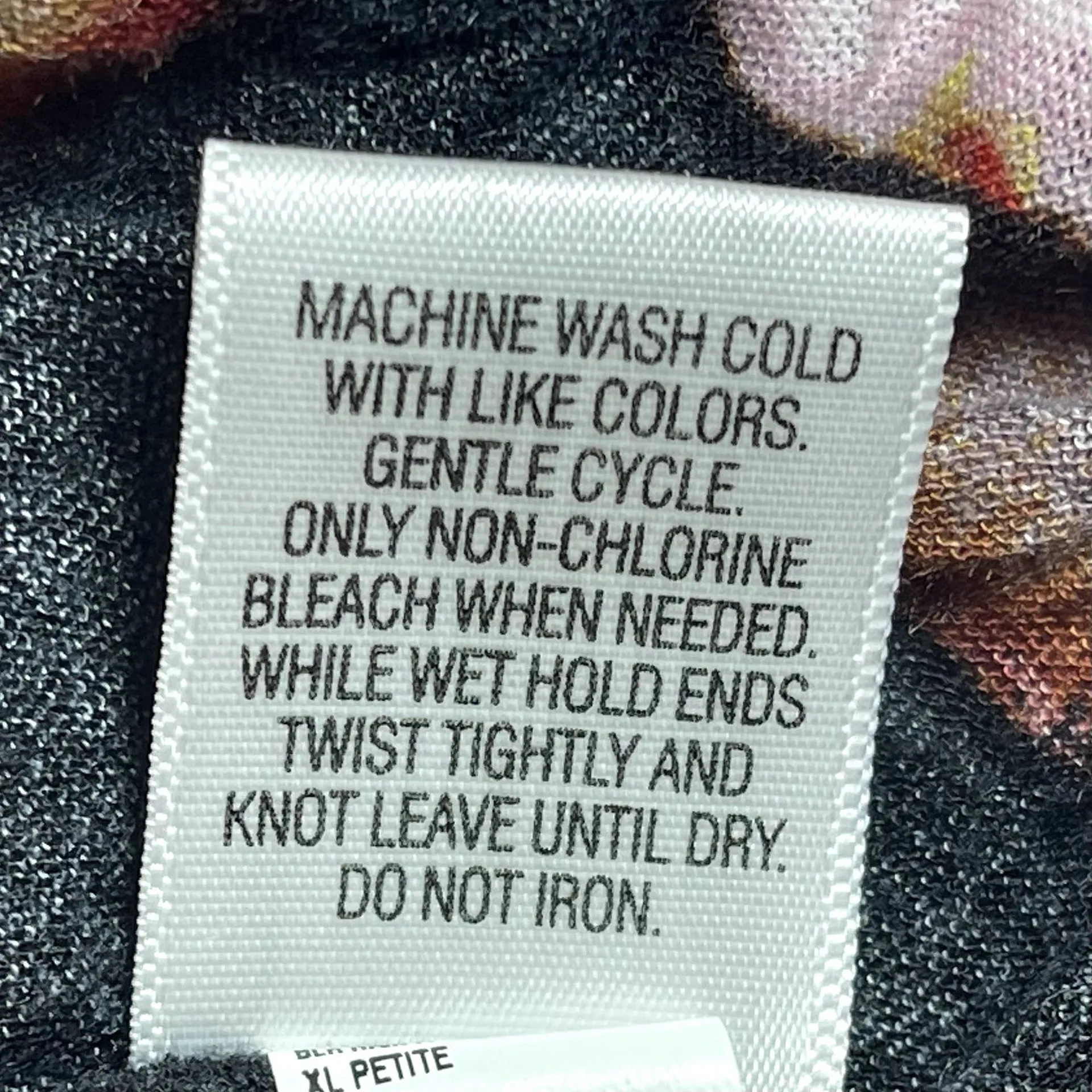 Simply Vera Vera Wang | Crinkle Watercolor Floral Long Sleeve Top | PXL - Image 7