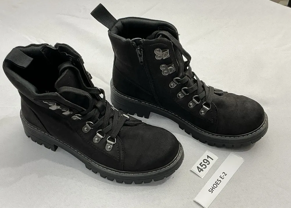 Womans Cliffy By White Mountain Maximal Combat Ankle Boots 7 M Black Lace Up Zip - Image 1