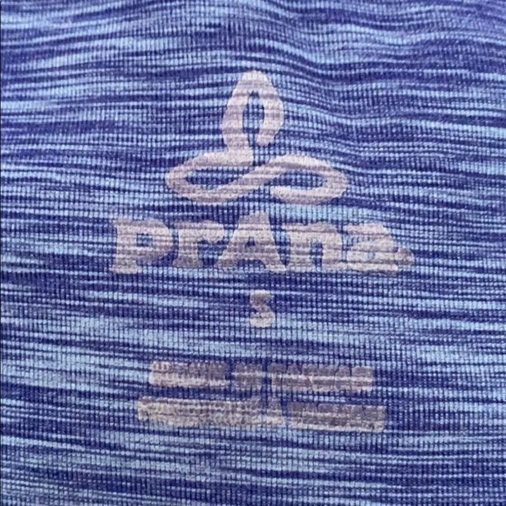 PRANA indigo/royal blue “Tori” yoga capris with cut-out hems in size Small. EUC - Image 7