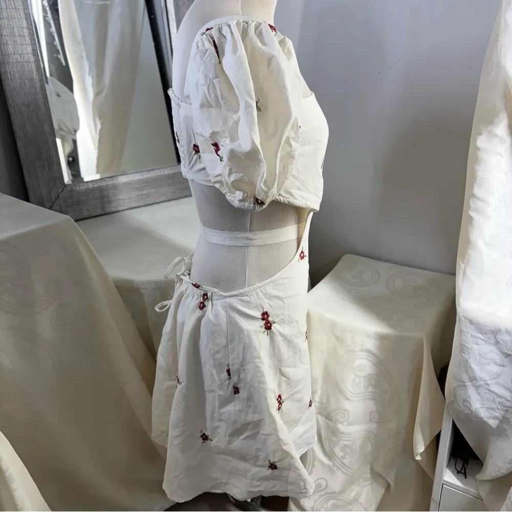 Elegant White Floral Dress - Image 12