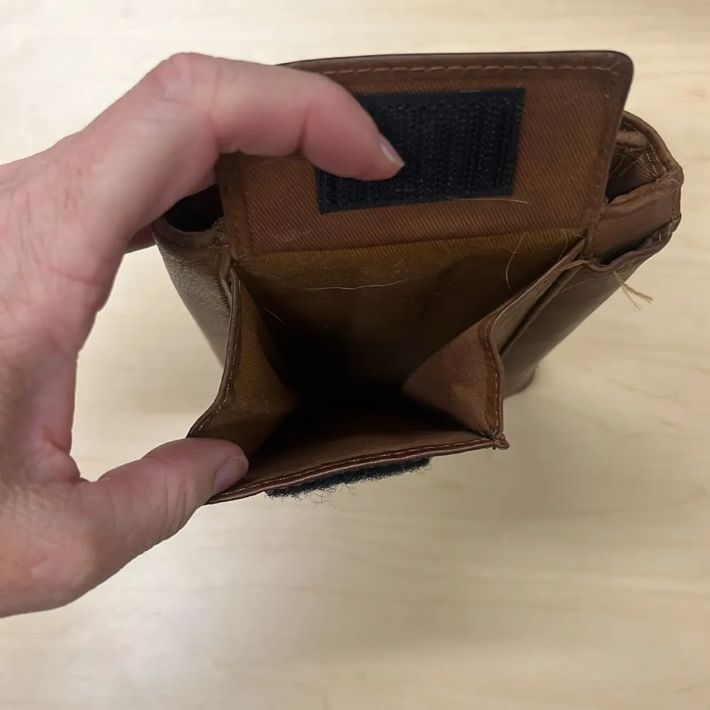 Fossil Tan Leather Clutch Wallet. - Image 3