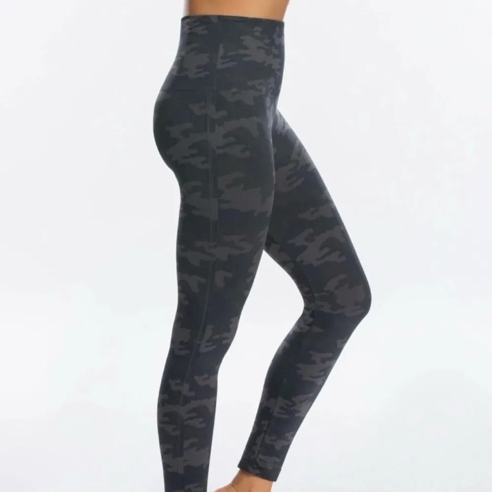 Look At Me Now Seamless Camo Green Leggings Women’s Size M Shapes Flatters - Image 2