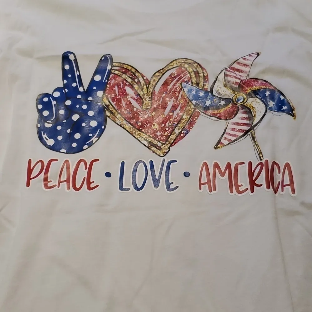 🐻 Peace Love America Tshirt Size L Red Size L - Image 4