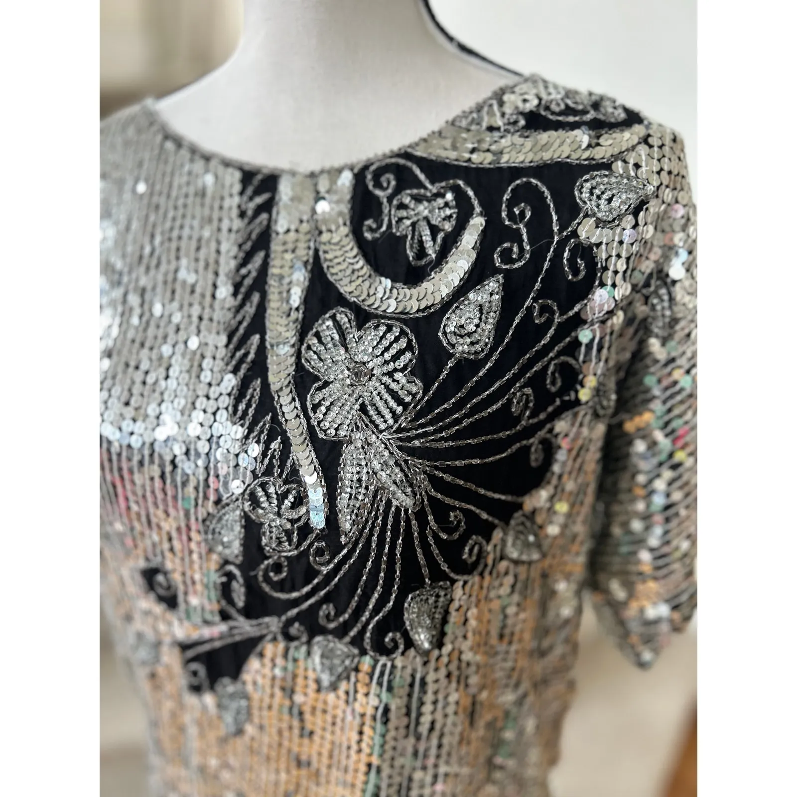 Vintage 70s 80s Silver Sequin & Beaded Silk Floral Short Sleeve Disco Top - Image 3