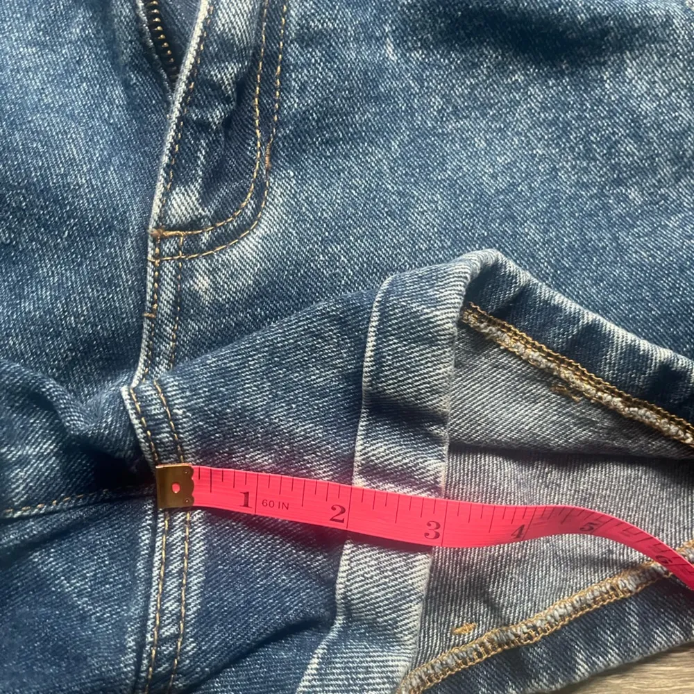 Denim Mom Jean Cinched Waist Shorts Size 27 - Image 6