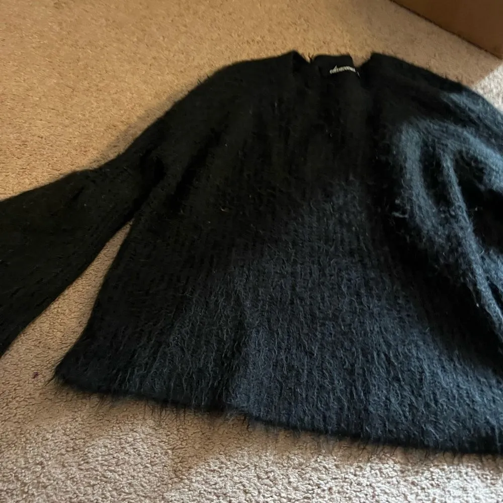 Olivaceous small fuzzy sweater - Image 5